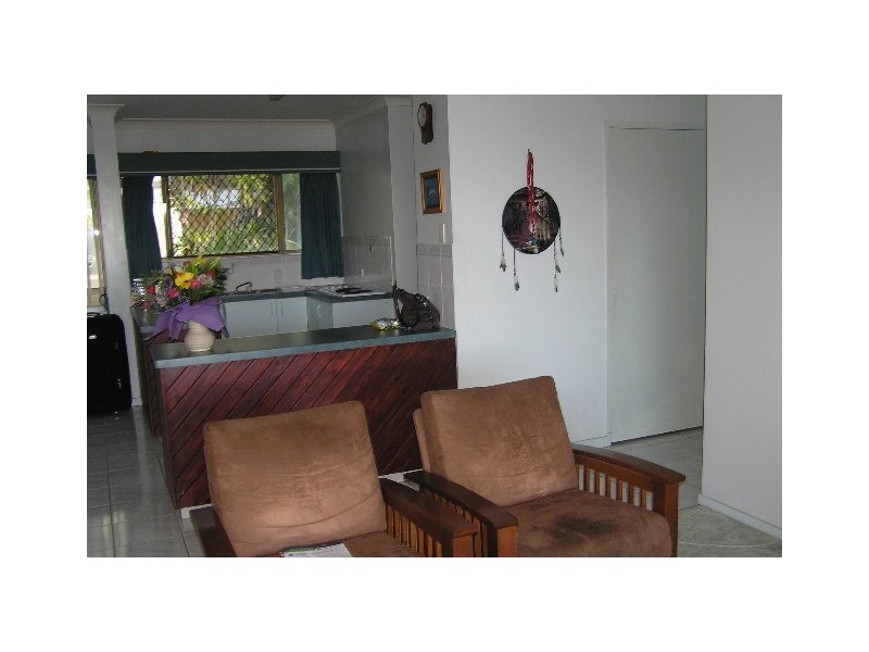 4/2 Eshelby Drive, Cannonvale QLD 4802