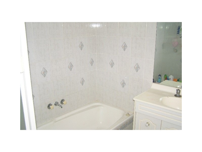 4/2 Eshelby Drive, Cannonvale QLD 4802