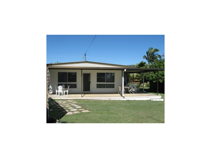 77 Whyte Avenue, Bowen QLD 4805