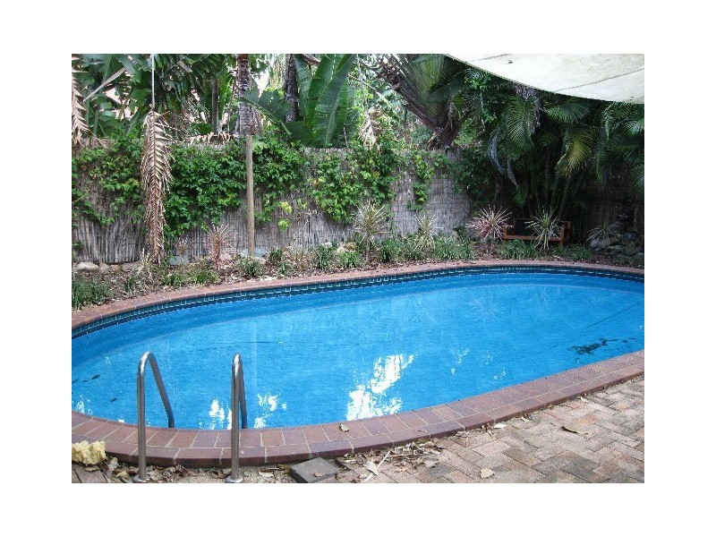 8 Iluka Street, Cannonvale QLD 4802