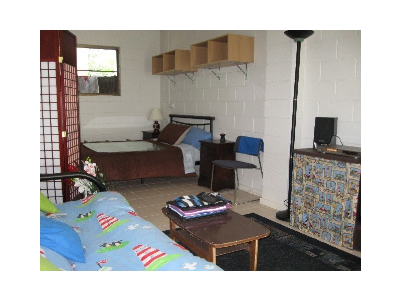 8 Iluka Street, Cannonvale QLD 4802