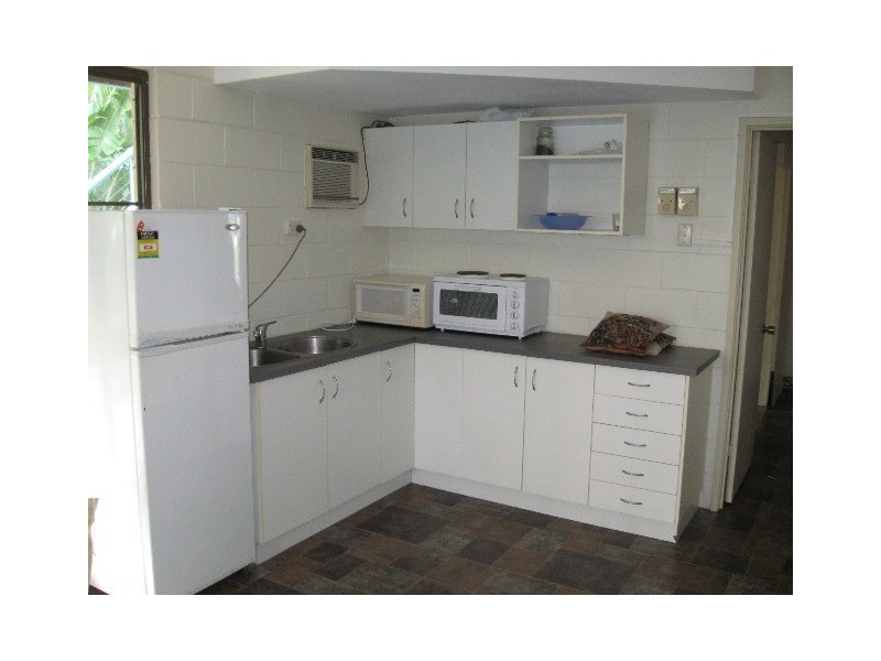 8 Iluka Street, Cannonvale QLD 4802