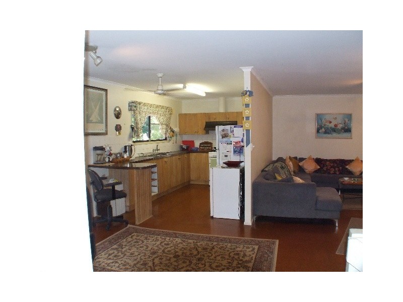 8 Iluka Street, Cannonvale QLD 4802