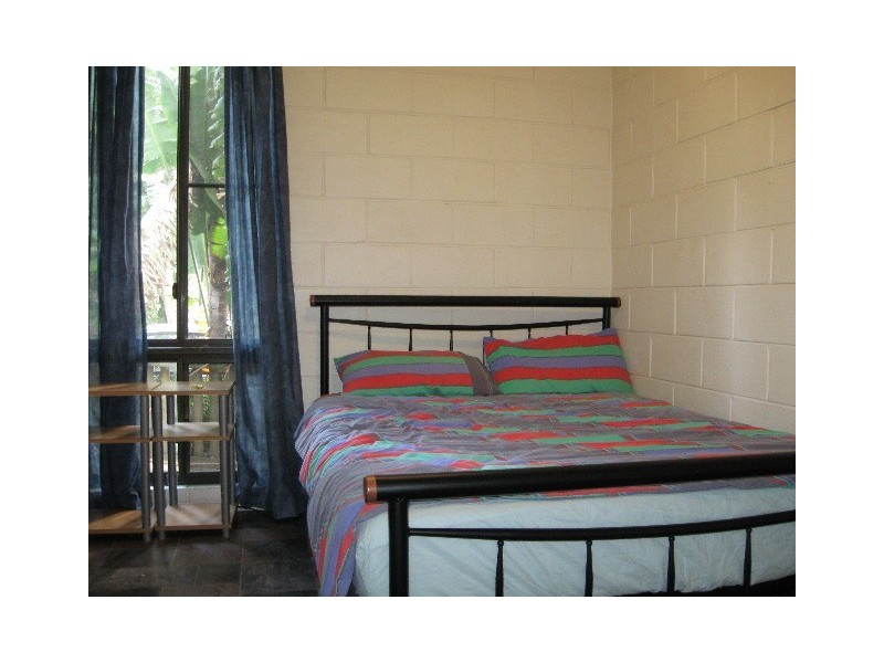 8 Iluka Street, Cannonvale QLD 4802