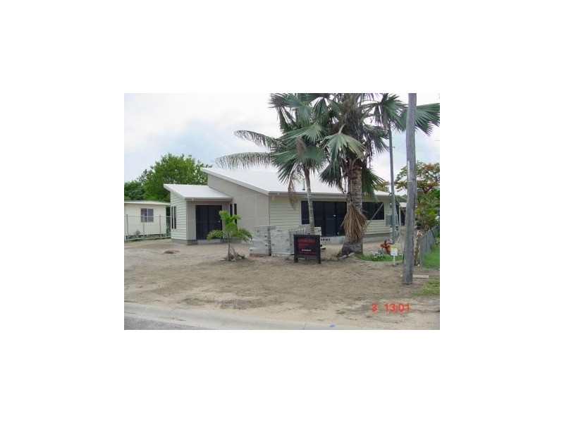 11 Field Street, Bowen QLD 4805