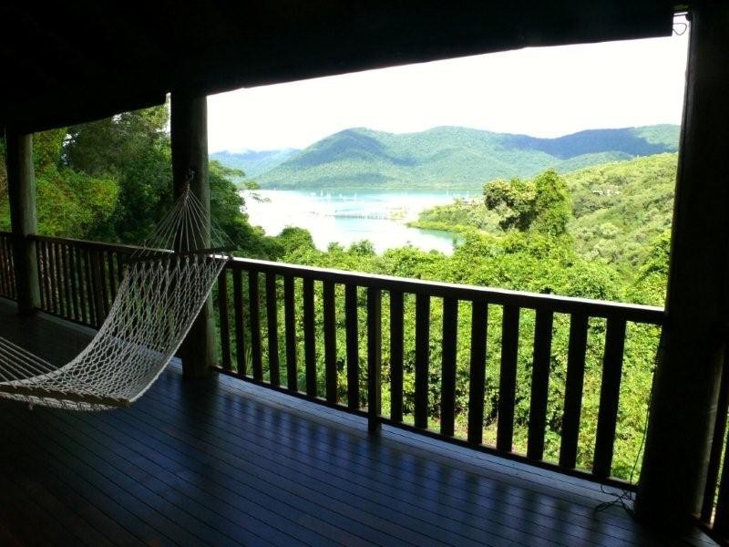 6 Harbour Avenue, Shute Harbour QLD 4802