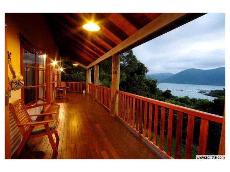 6 Harbour Avenue, Shute Harbour QLD 4802