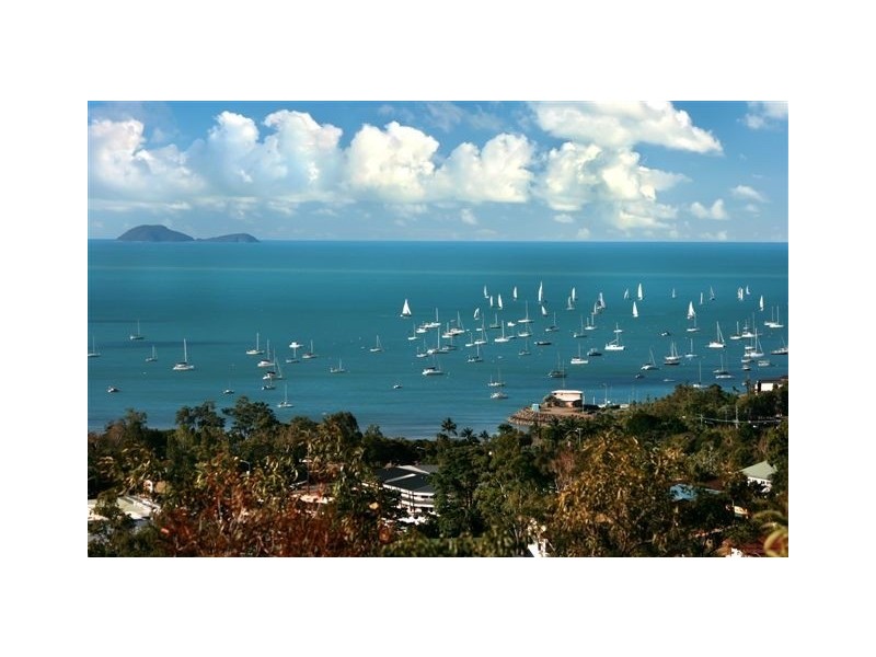 13 Border Drive, Cannonvale QLD 4802