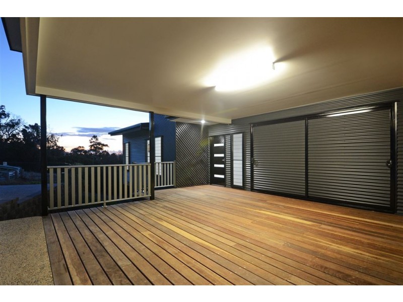 24 Whitehaven Cres, Cannonvale QLD 4802