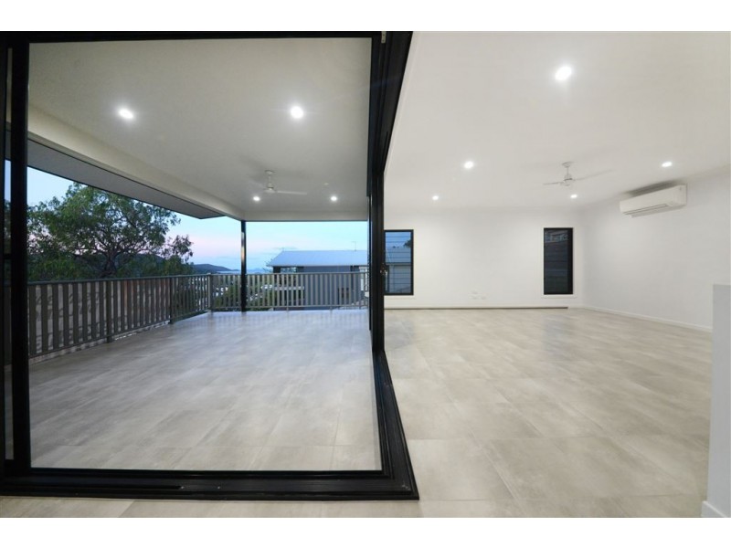 24 Whitehaven Cres, Cannonvale QLD 4802