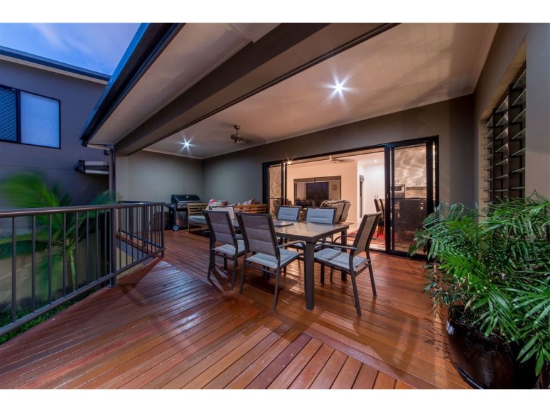 2/39 Beth Crt, Cannonvale QLD 4802