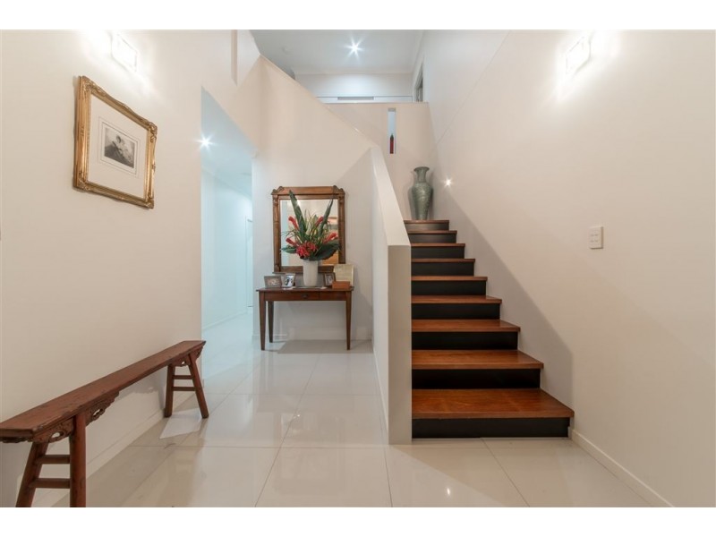 2/39 Beth Crt, Cannonvale QLD 4802