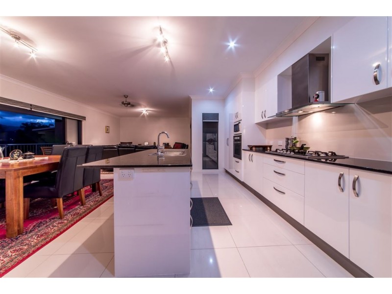2/39 Beth Crt, Cannonvale QLD 4802