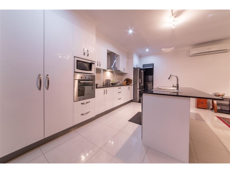 2/39 Beth Crt, Cannonvale QLD 4802