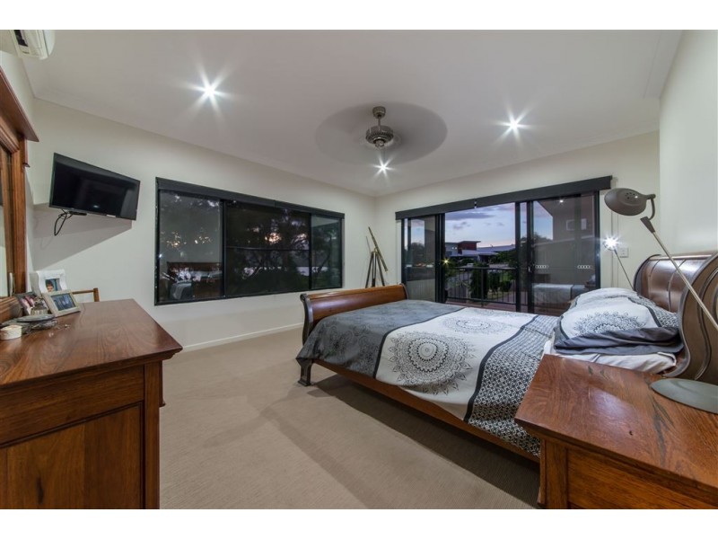 2/39 Beth Crt, Cannonvale QLD 4802