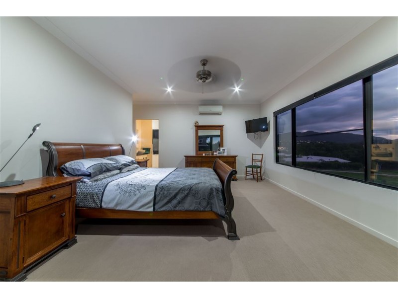 2/39 Beth Crt, Cannonvale QLD 4802