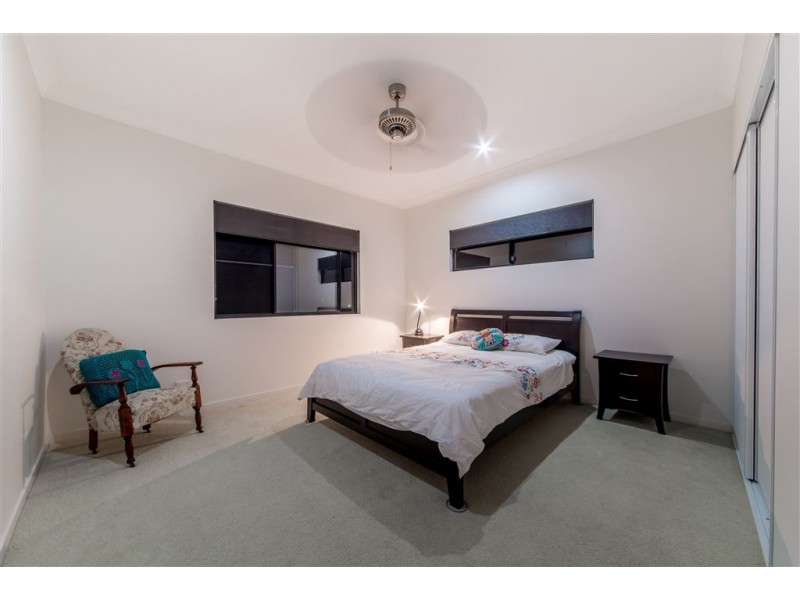 2/39 Beth Crt, Cannonvale QLD 4802