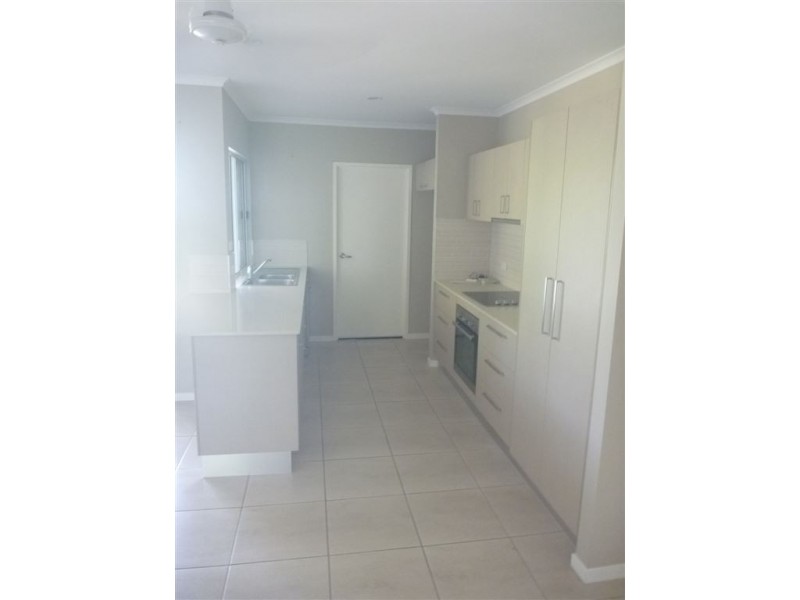 32 Ridge View Road, Cannonvale QLD 4802