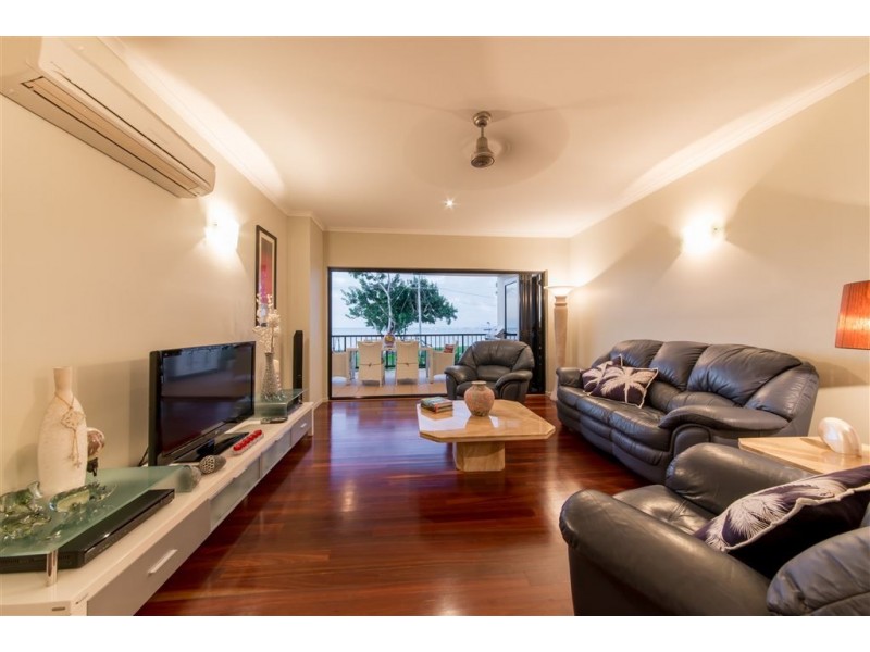 2/36 Coral Esplanade, Cannonvale QLD 4802