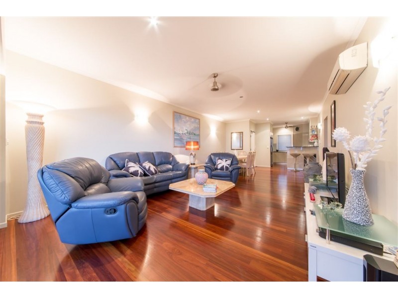2/36 Coral Esplanade, Cannonvale QLD 4802