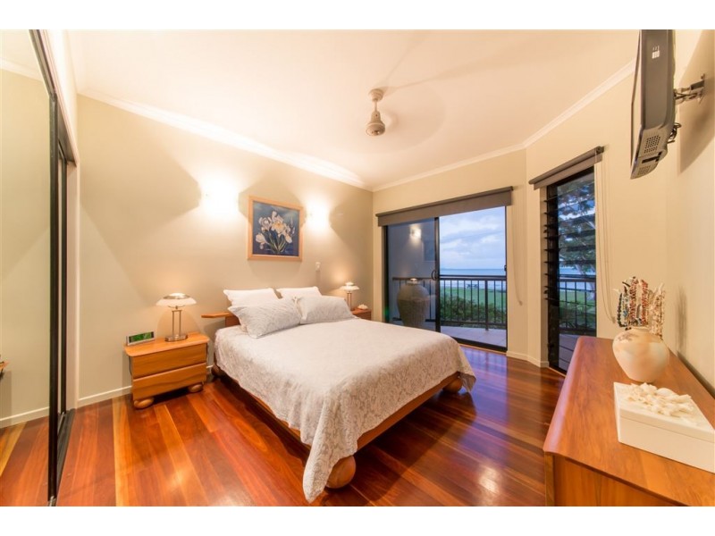 2/36 Coral Esplanade, Cannonvale QLD 4802