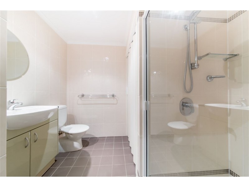 2/36 Coral Esplanade, Cannonvale QLD 4802
