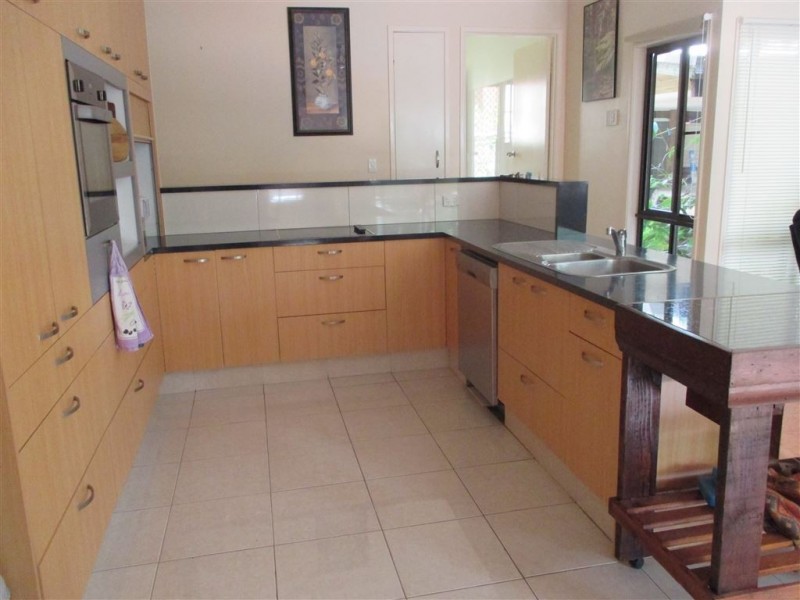 33 Tropic Road, Cannonvale QLD 4802