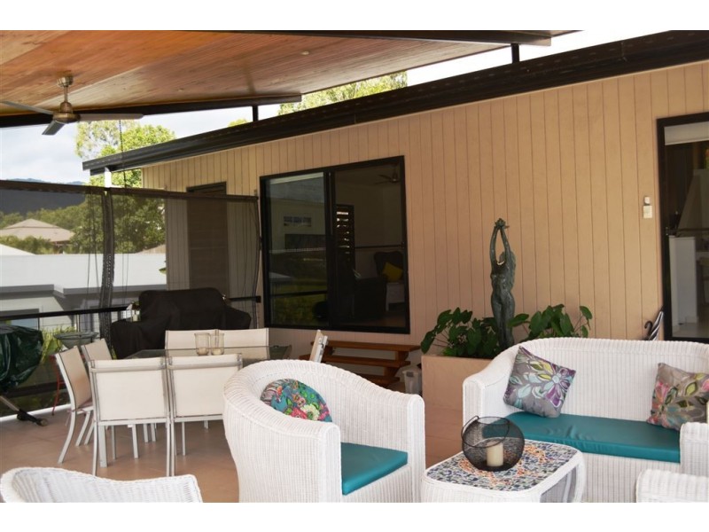 16 Parker Road, Cannonvale QLD 4802