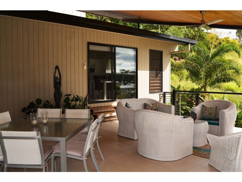 16 Parker Road, Cannonvale QLD 4802