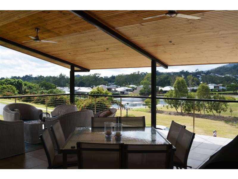 16 Parker Road, Cannonvale QLD 4802