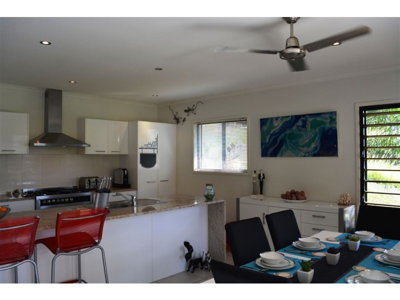 16 Parker Road, Cannonvale QLD 4802