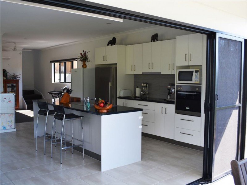 6 Parker Road, Cannonvale QLD 4802