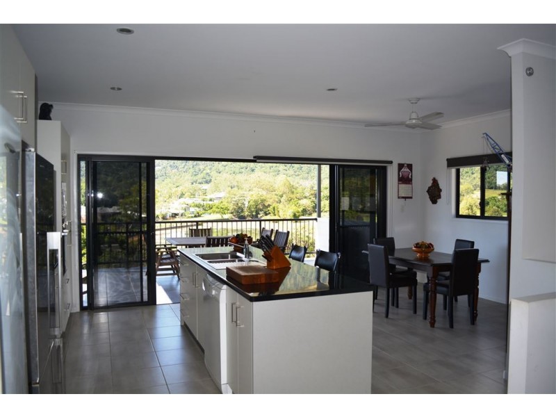 6 Parker Road, Cannonvale QLD 4802