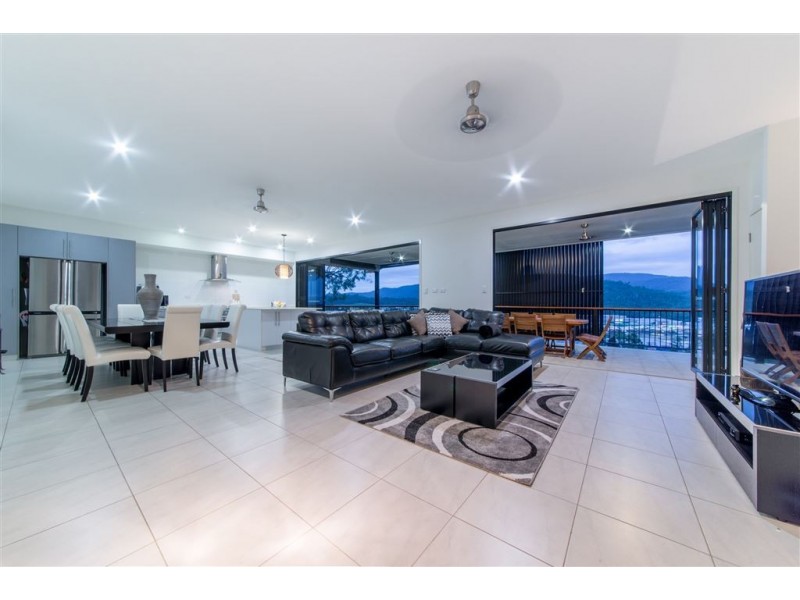 20 Whitehaven Crescent, Cannonvale QLD 4802