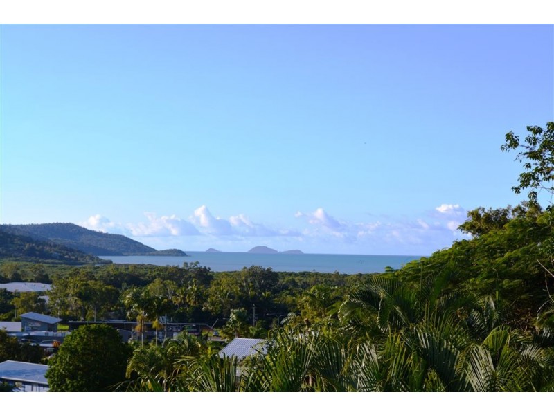 20 Whitehaven Crescent, Cannonvale QLD 4802