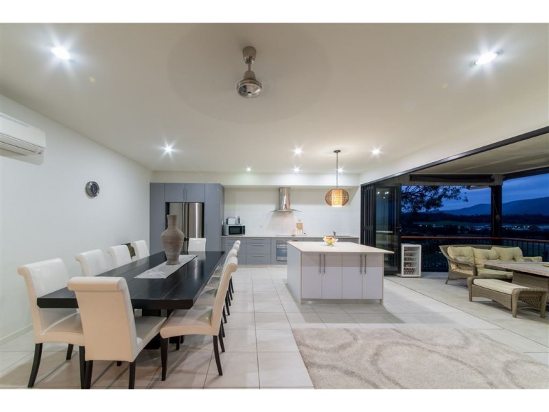 20 Whitehaven Crescent, Cannonvale QLD 4802