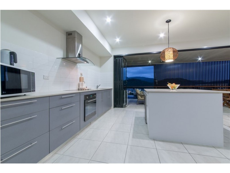 20 Whitehaven Crescent, Cannonvale QLD 4802