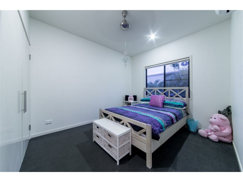 20 Whitehaven Crescent, Cannonvale QLD 4802