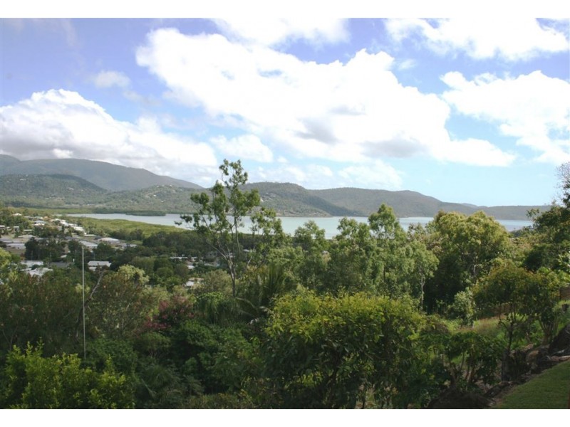 24 Illawong Street, Cannonvale QLD 4802