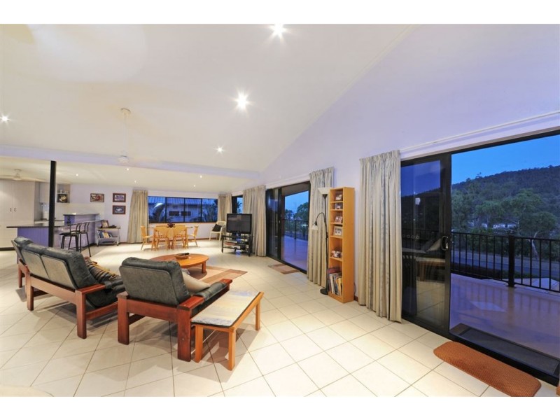 24 Illawong Street, Cannonvale QLD 4802