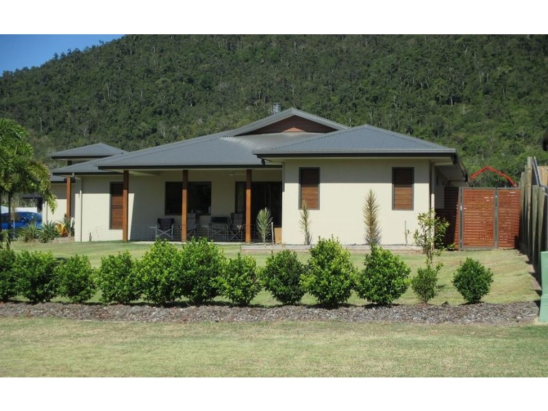 2 Twin Creek Court, Cannonvale QLD 4802