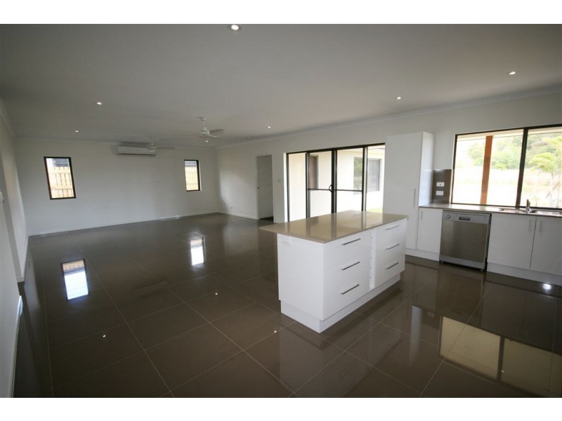 2 Twin Creek Court, Cannonvale QLD 4802