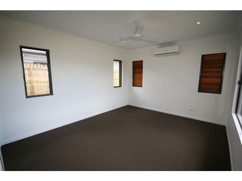 2 Twin Creek Court, Cannonvale QLD 4802