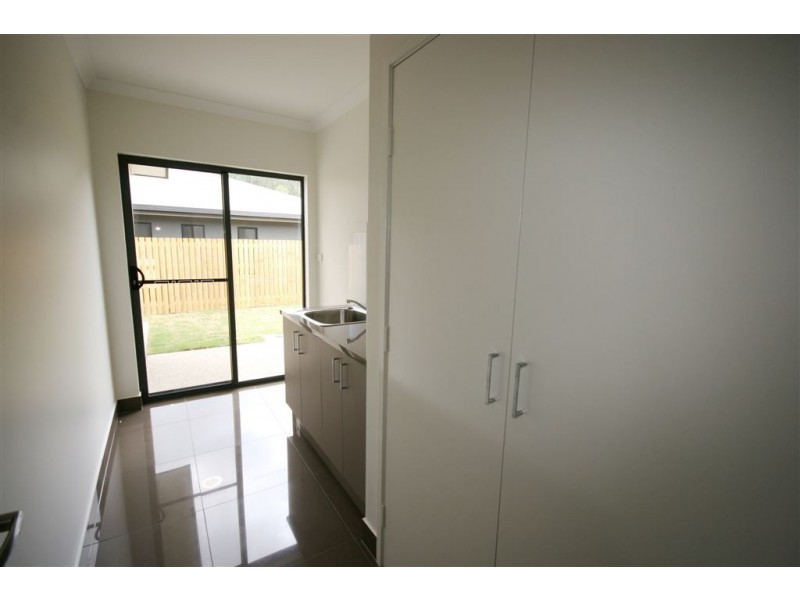 2 Twin Creek Court, Cannonvale QLD 4802