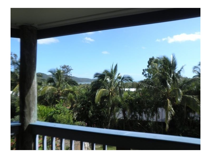 10 Country Road, Cannonvale QLD 4802