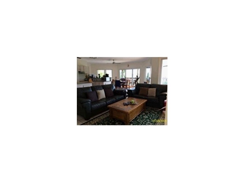 10 Country Road, Cannonvale QLD 4802