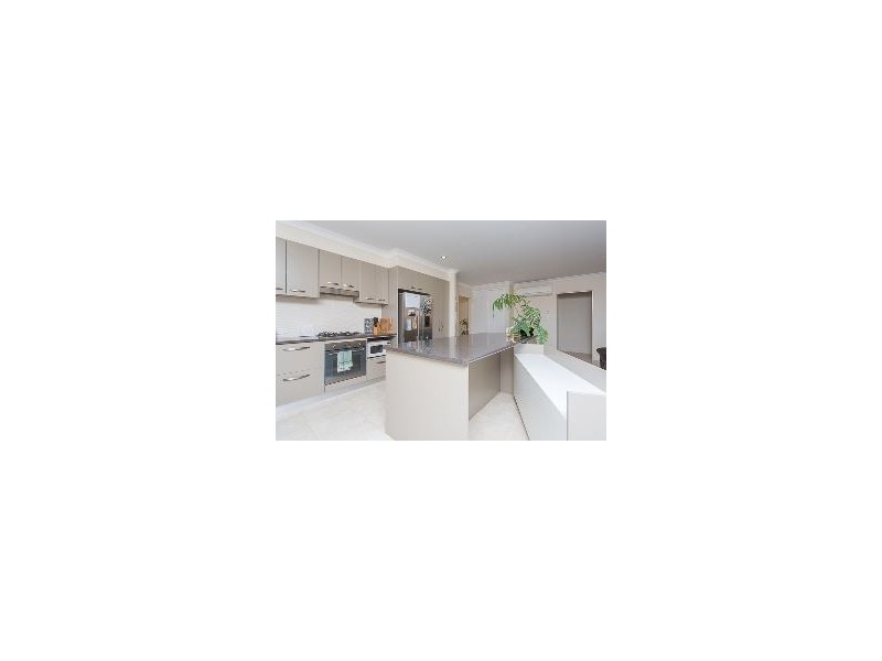 70 Valley Drive, Cannonvale QLD 4802