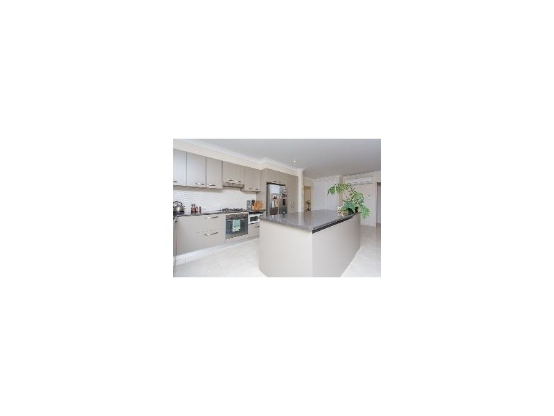 70 Valley Drive, Cannonvale QLD 4802