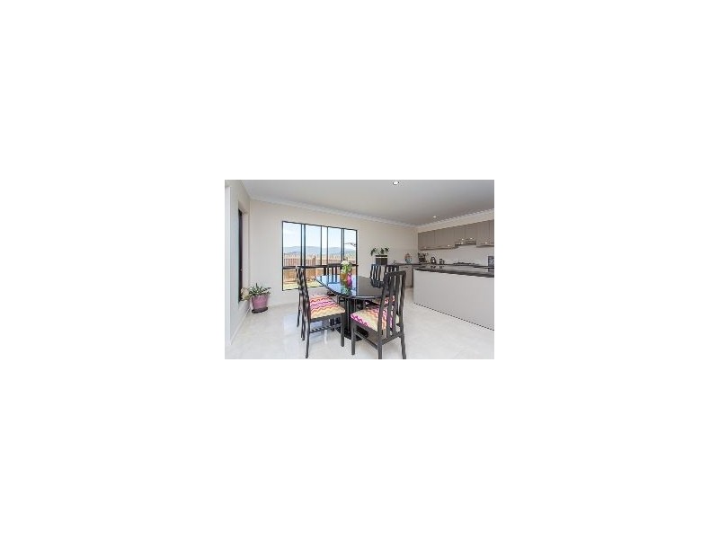 70 Valley Drive, Cannonvale QLD 4802