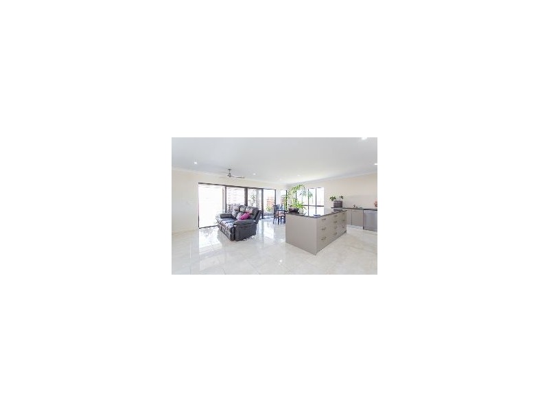 70 Valley Drive, Cannonvale QLD 4802